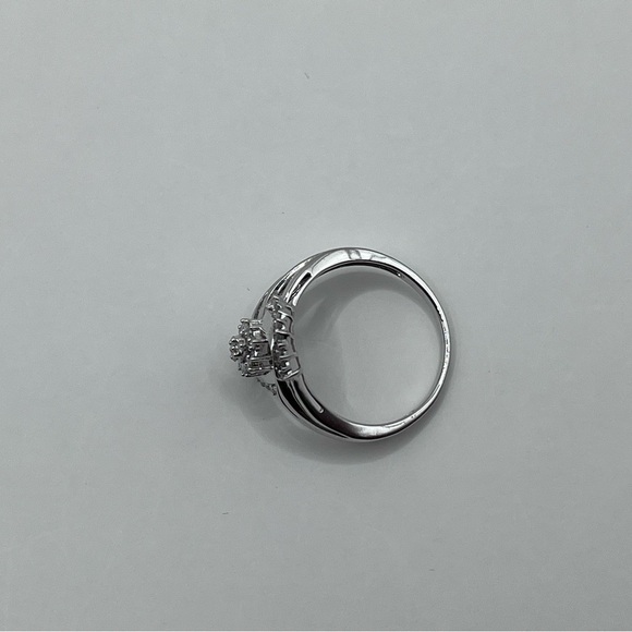 0.40 CT Marquise Cut Natural Diamond Ring - Picture 6 of 8